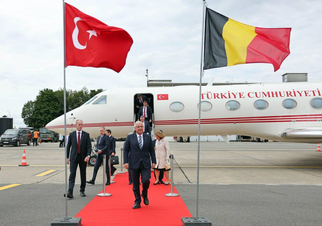 Bakan Güler NATO Karargahı'nda - Resim: 4